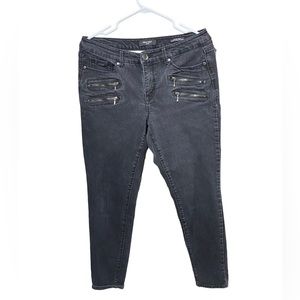 94. Nine West mid rise super comfy&soft skinny jeans size 8